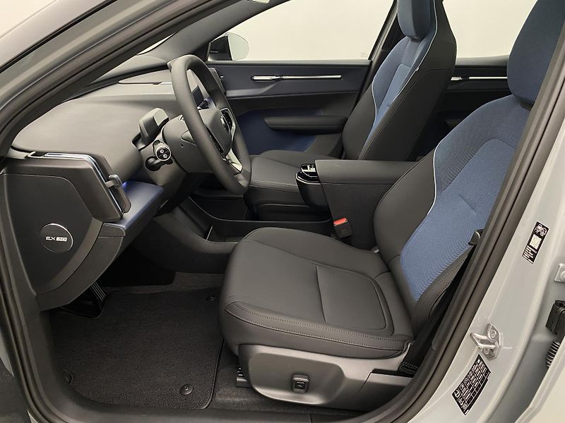 Volvo EX30 (2026) P5 LONG RANGE ELETRIC ULTRA - fotka 3 z 76