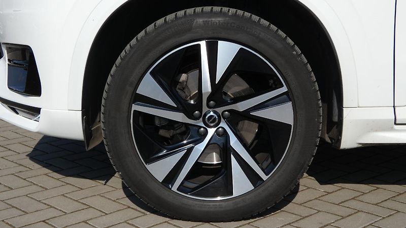 Volvo XC90 B6 AWD R-Design Auto 7 míst - fotka 25 z 26