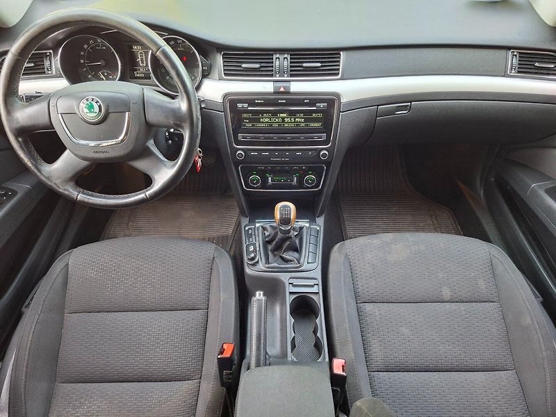 Škoda Superb (2010) 2.0TDI 103kW 6MN -TAŽ.ZAŘÍZENÍ - fotka 10 z 30