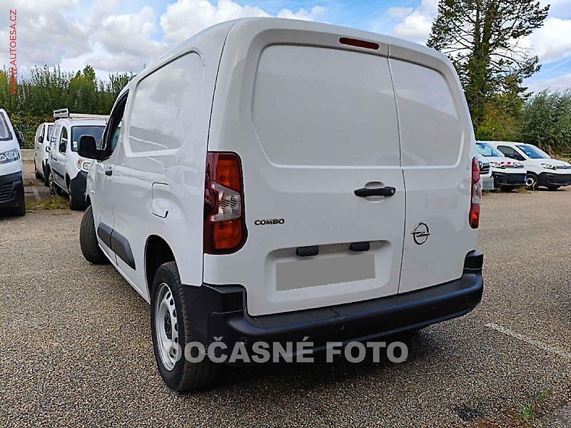 Opel Combo (2023) 1.5CDTi, AC, park. čidla - fotka 4 z 6