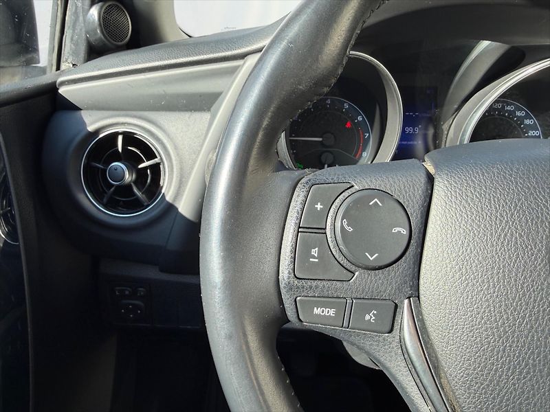 Toyota Auris 1,6 Selection - fotka 12 z 19
