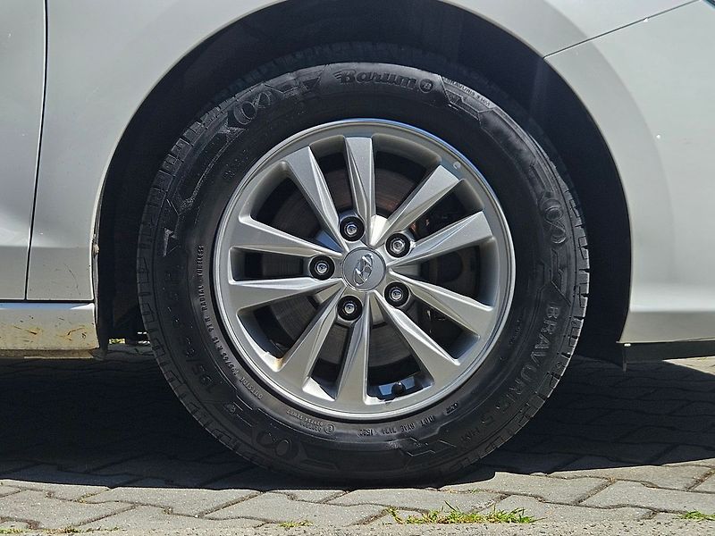 Hyundai i30 1,6 CRDi DPH Trikolor Comfort - fotka 9 z 36