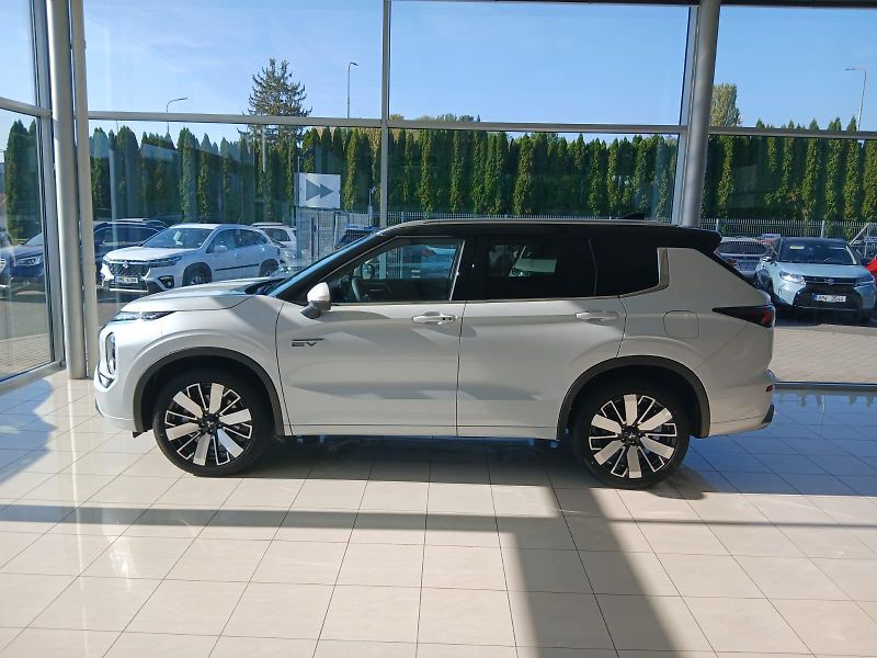 Mitsubishi Outlander (2026) 2.4 PHEV Instyle | 8 let zár. - fotka 2 z 7
