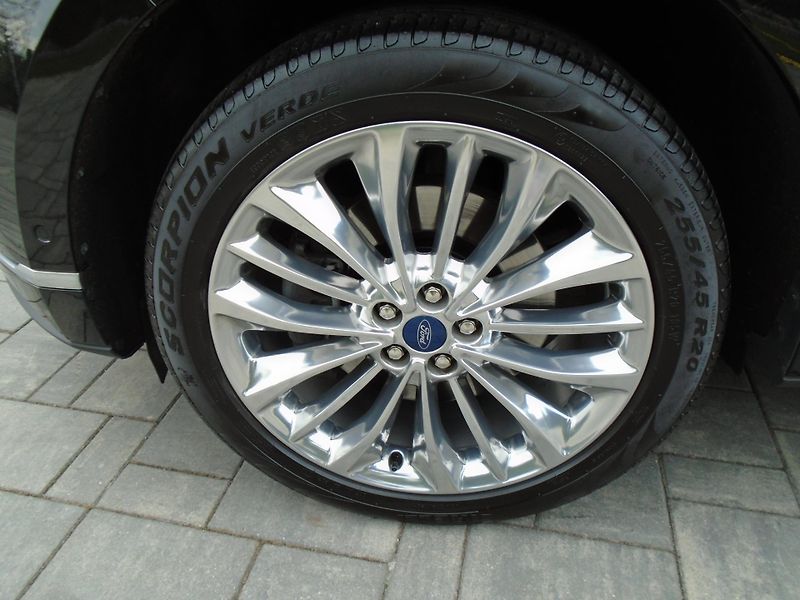 Ford Edge 2,0EcoBlue 175kW 8AT Vignale - fotka 9 z 45
