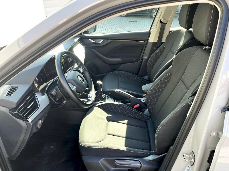 Škoda Kamiq (2021) AMBITION 1.5TSi 110kW M6F - fotka 17 z 23