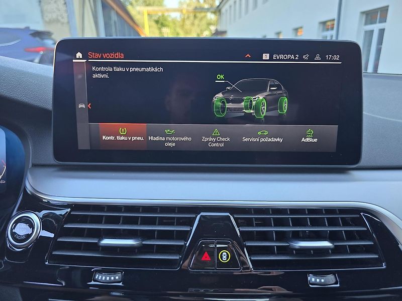 BMW Řada 5 210kW XDRIVE HEADup - DPH - fotka 35 z 53