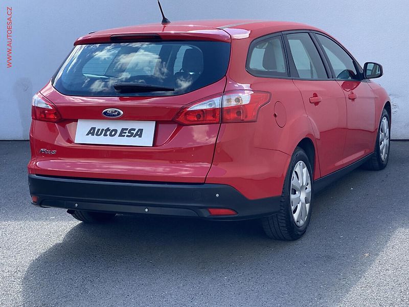 Ford Focus (2012) 1.6i, ČR, AC, park.čidla - fotka 4 z 15