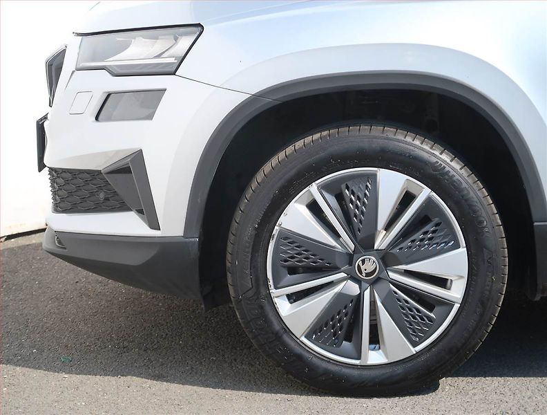 Škoda Karoq (2023) 1.5 TSI, digi klima - fotka 15 z 23