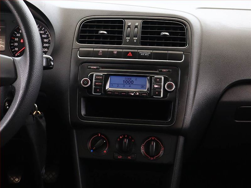 Volkswagen Polo (2011) 1.2 TDI, Serv.kniha, nová STK - fotka 10 z 13