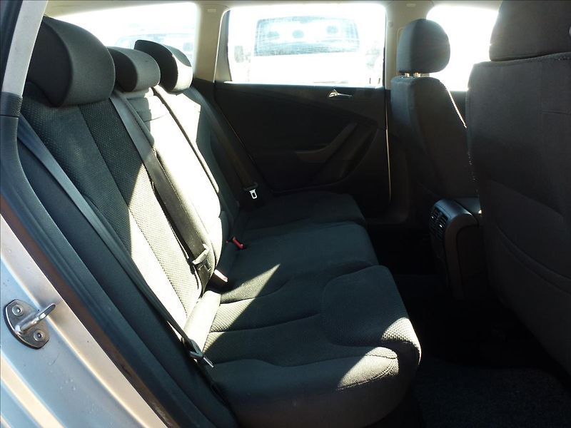 Volkswagen Passat 2,0 TDi  Comfort - fotka 26 z 49