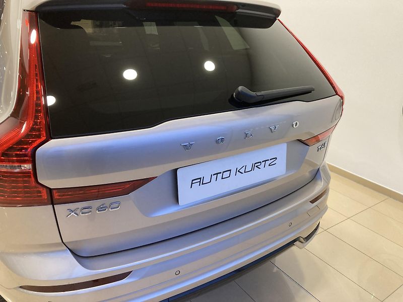 Volvo XC60 T6 eAWD ULTRA DARK - fotka 8 z 26