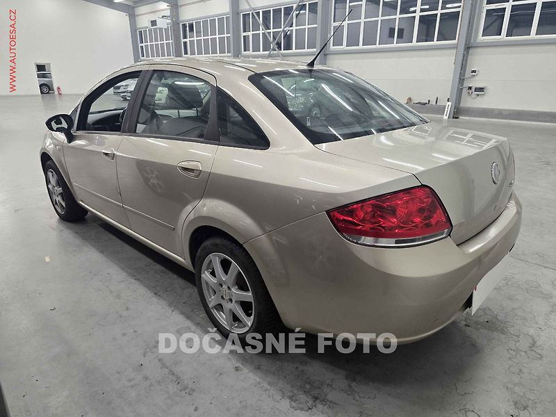 Fiat Linea (2011) 1.4i, ČR, autoAC - fotka 2 z 3