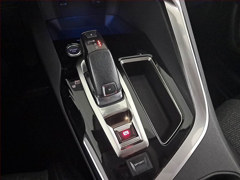 Peugeot 5008 (2018) Allure PureTech 130, Automat - fotka 13 z 23