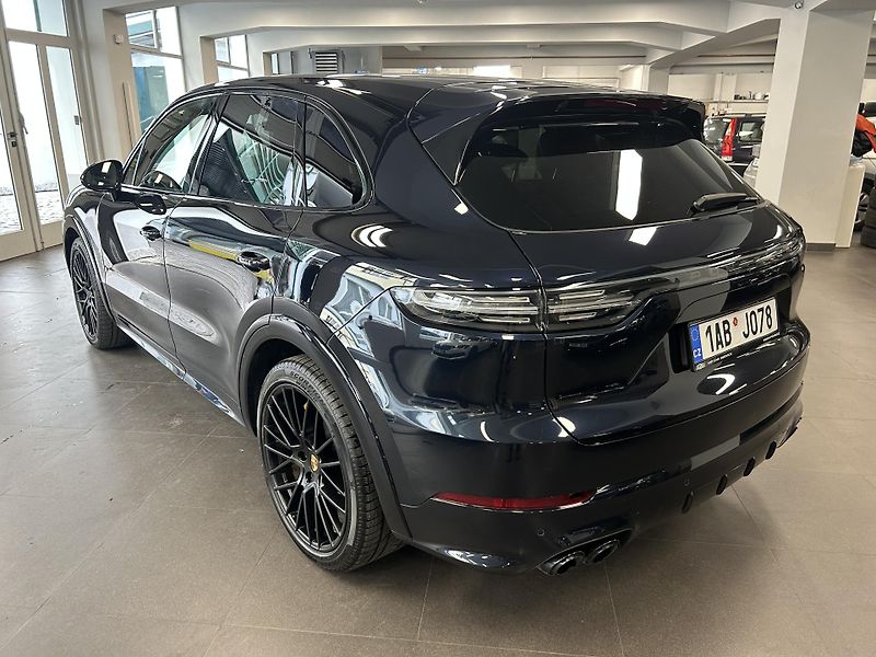 Porsche Cayenne (2023) 4.0 GTS VZDUCH SPORT CHRONO - fotka 3 z 32