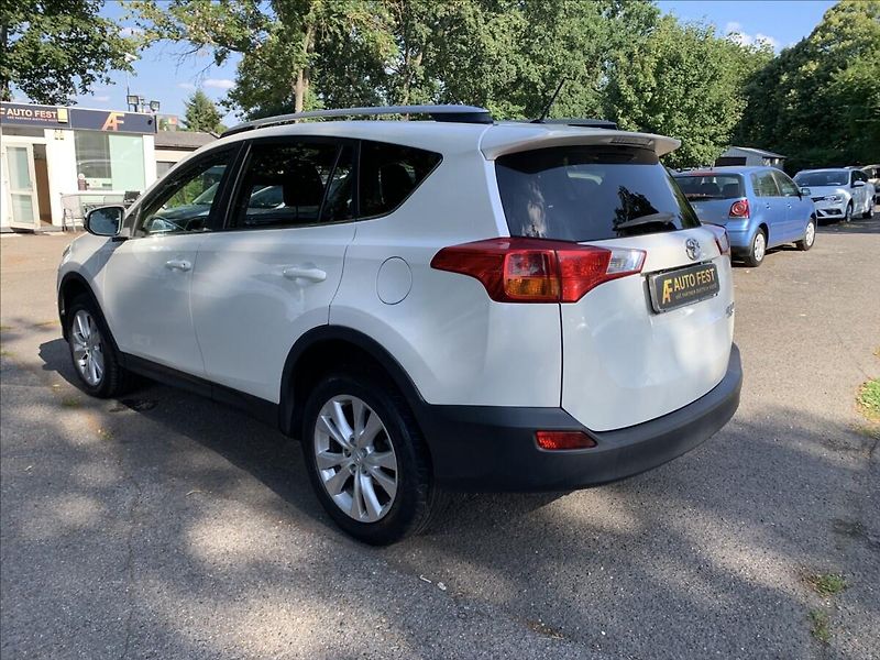 Toyota RAV4 2,2 D-4D AWD,ČR - fotka 8 z 25