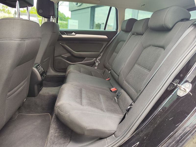 Volkswagen Passat 2.0 TDi/110kW Comfortline DSG - fotka 13 z 32