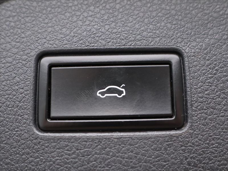 Volkswagen Passat 2,0 TDI 110kW DSG LED 1.Maj - fotka 11 z 31