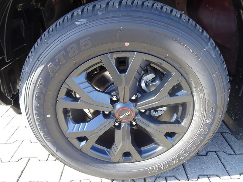 Isuzu D-Max V-Cross 1.9L 163K 4x4 6st. A/T - fotka 48 z 50