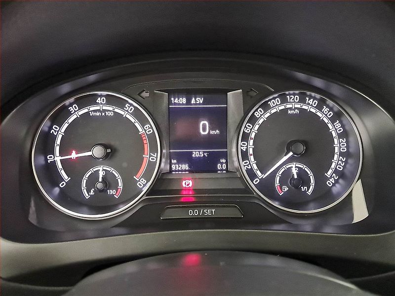 Škoda Rapid (2017) 1.0 TSI, Navi, Bi-Xenony - fotka 11 z 20