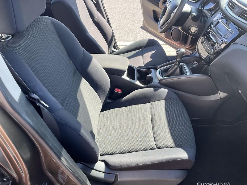 Nissan Qashqai 1.2 85 kW ČR - fotka 15 z 29
