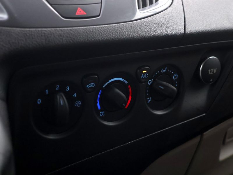 Ford Tourneo Custom 2,2 TDCI 114kW TITANIUM CZ 8Mí - fotka 29 z 37