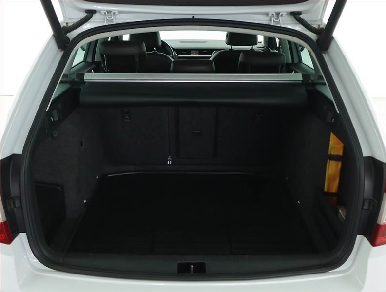 Škoda Octavia (2015) Scout 1.8 TSI, 4X4, Automat - fotka 14 z 18