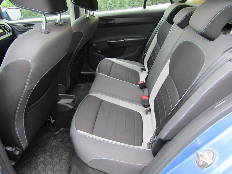 Škoda Fabia (2016) 1.2 TSI 66kW  ZIMNÍ+LETNÍ PNEU - fotka 21 z 36