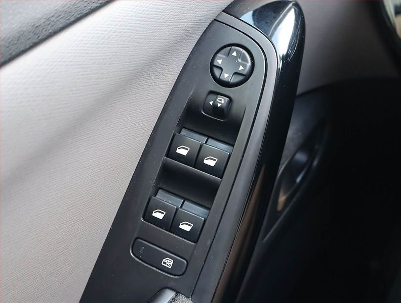 Citroën C4 Picasso (2016) PureTech 130, 7 míst, Navi - fotka 17 z 20
