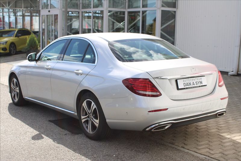 Mercedes-Benz Třídy E 2,0 CGi Avantgarde 42700 Km - fotka 4 z 4