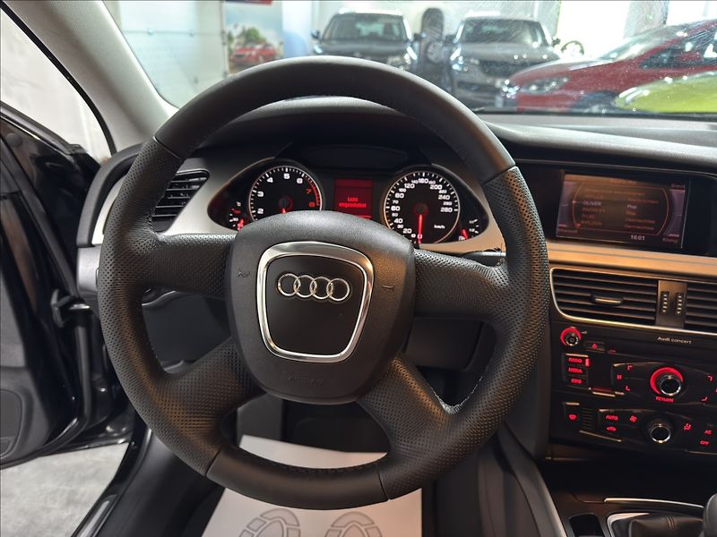 Audi A4 1,8   TFSI B8 BI-XENON ALU R18 - fotka 9 z 33
