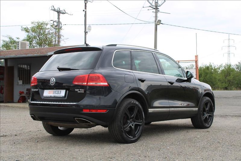 Volkswagen Touareg 3,0 TDi  4 x 4, AUTOMAT, DPH - fotka 5 z 40