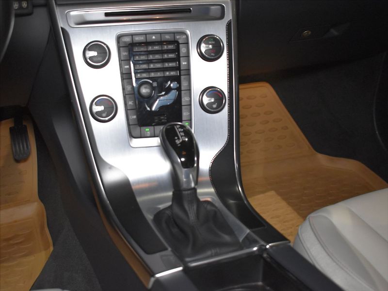 Volvo XC60 2,0 D4 Ocean race Kamera,BLIS - fotka 16 z 24