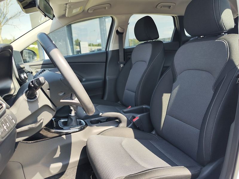Hyundai i30 1.5 DPi/71kW Comfort - fotka 13 z 30