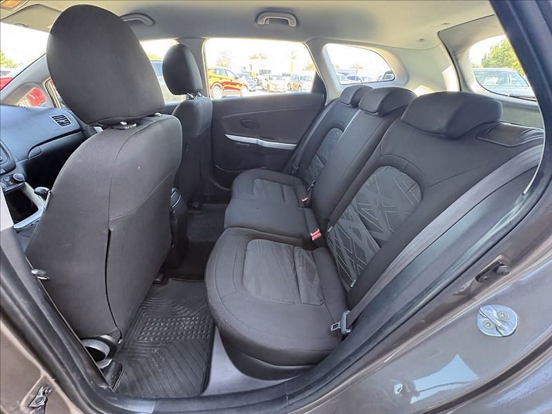 Kia Ceed 1,6 GDi 99 kw ČR 1. maj. servi - fotka 15 z 23