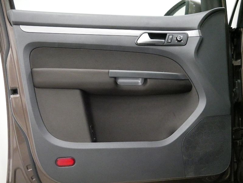 Volkswagen Touran - fotka 12 z 26
