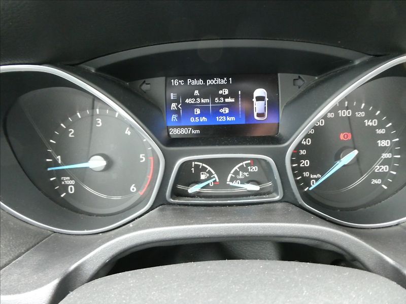 Ford Focus 1,5 Duratorq TDCI 95k kombi - fotka 28 z 38