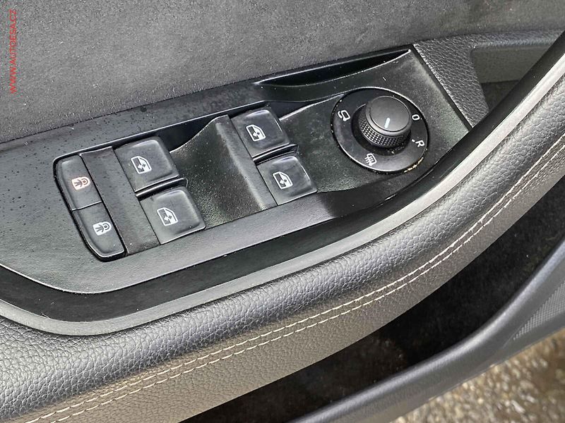 Škoda Superb (2023) 2.0 TSi, ČR, SportLine, DSG - fotka 11 z 23