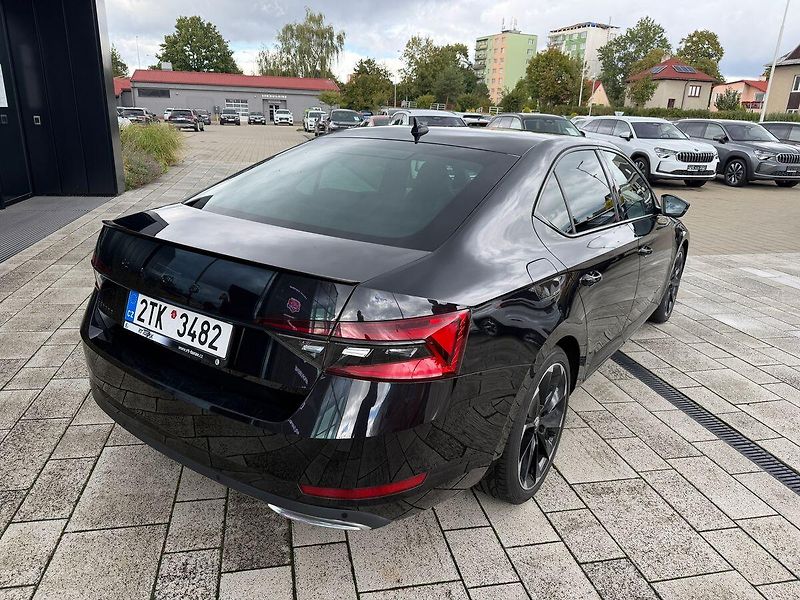 Škoda Superb Sportline 2,0TSI 140kW DSG - fotka 2 z 17