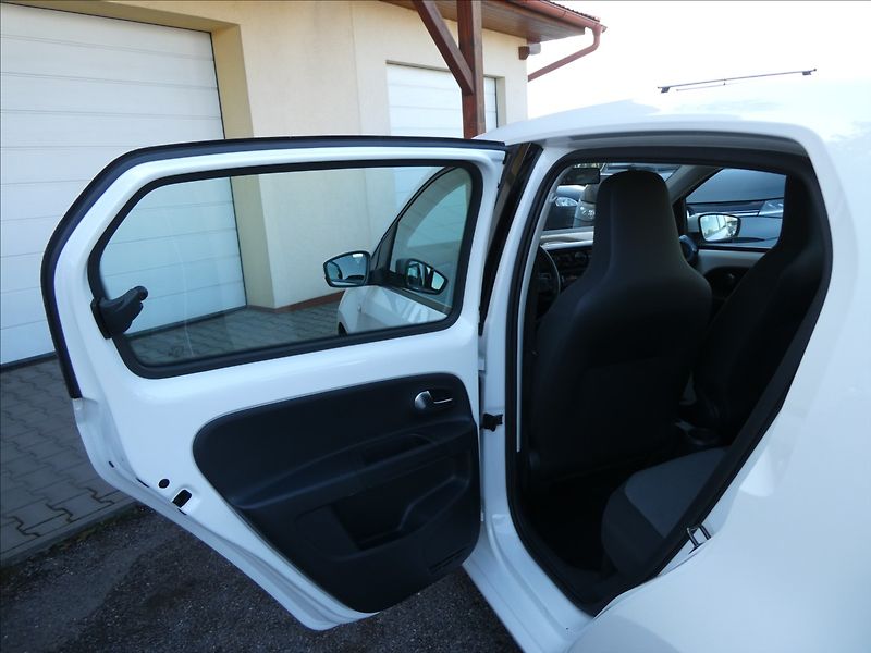 Volkswagen up! 1,0 MPi klima,serviska,2.maj. - fotka 21 z 45