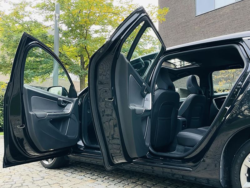 Volvo V60 2.0D 5VÁLEC AUT SERVISKA TAŽNÉ - fotka 22 z 44
