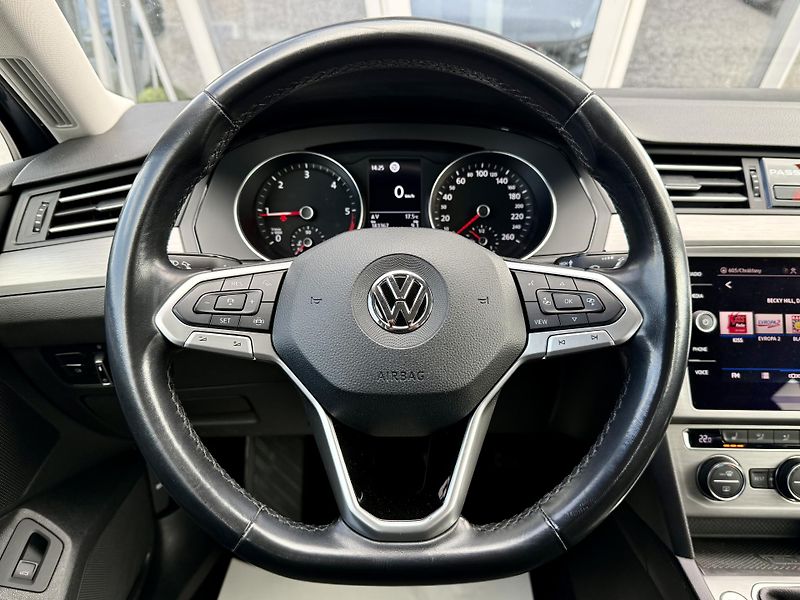 Volkswagen Passat 2,0TDI R-Line Design Navi - fotka 26 z 43