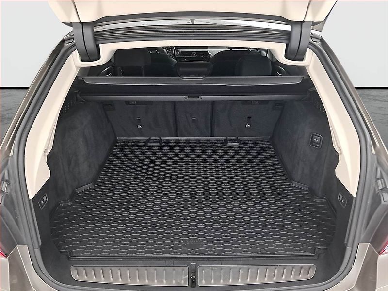 BMW Řada 5 (2017) 520d, Automat, Kůže, Navi - fotka 14 z 26