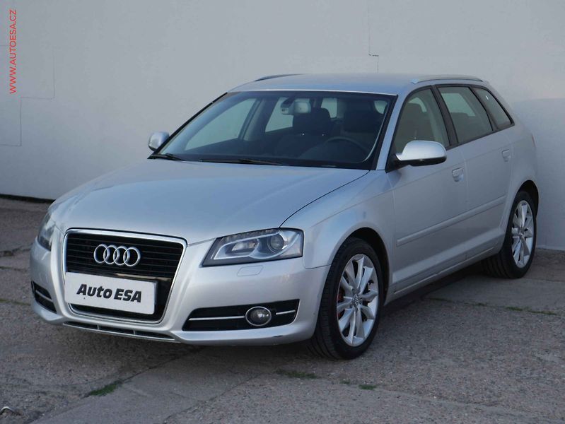Audi A3 (2011) 2.0 TDi Sportback, Xenon, AC - fotka 3 z 15