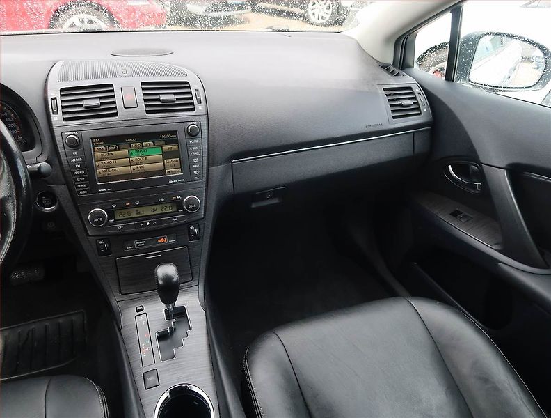 Toyota Avensis (2011) 2.2 D-4D, Automat, Navi - fotka 8 z 25