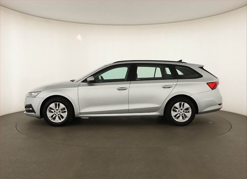 Škoda Octavia (2022) Ambition 1.0 TSI e-tec - fotka 3 z 16