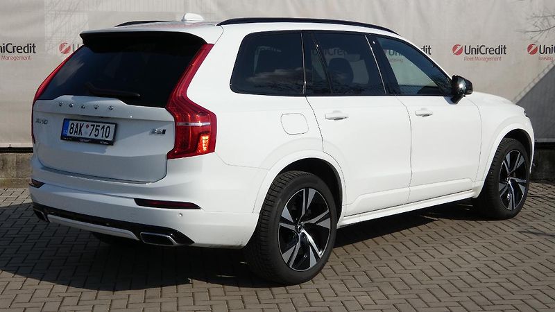 Volvo XC90 B6 AWD R-Design Auto 7 míst - fotka 3 z 26