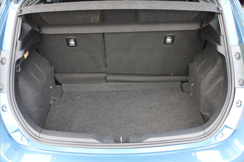 Toyota Auris 1,6 i  NOVÉ V ČR,SERVIS - fotka 23 z 30