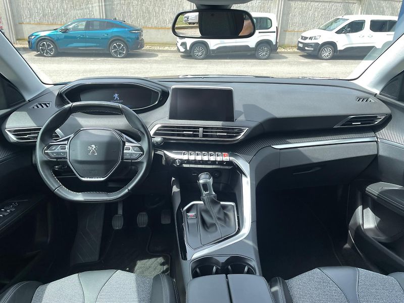 Peugeot 3008 (2020) Allure 1,2 PureTech 130 Man6 - fotka 2 z 7