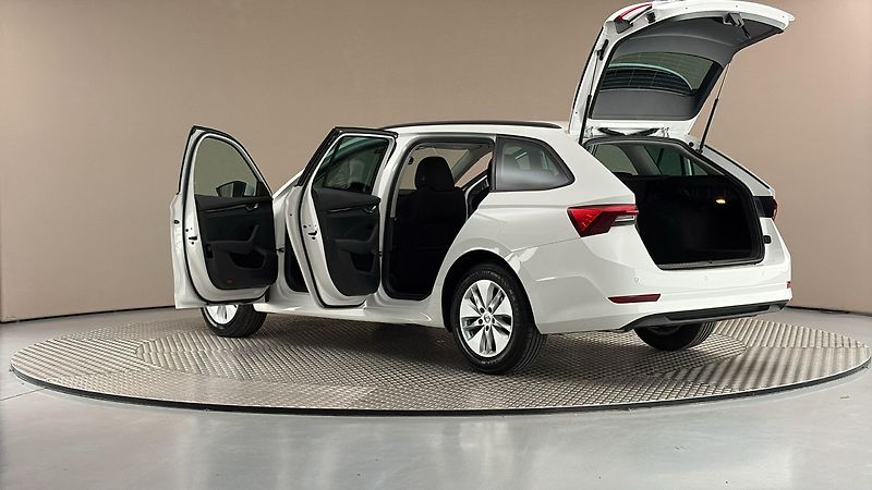 Škoda Octavia 2.0 TDI Ambition Combi - fotka 7 z 24