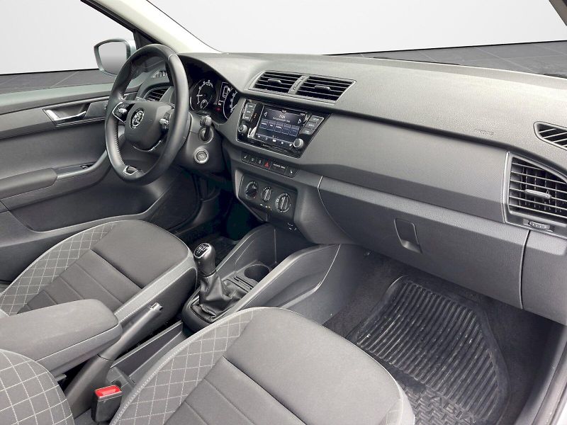 Škoda Fabia (2022) 1.0 TSI 70kW Ambition Plus Com - fotka 22 z 33